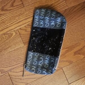 𝅺cancun small makeup bag.